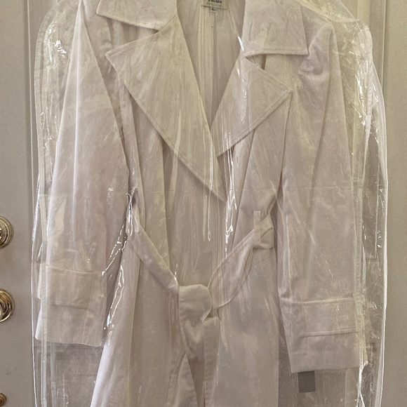 Neiman Marcus Exclusive Bright White Trench Coat/Tie Belt/Style 10276/Large/NWT! - Picture 3 of 6